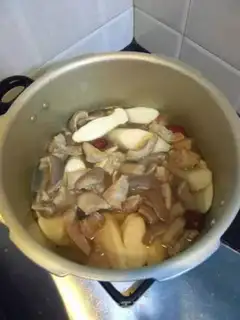 Make Pig belly chicken soup step 5