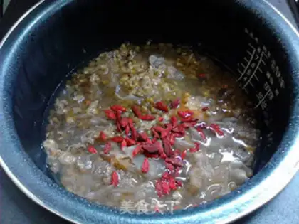Make Green bean silver ear soup step 7