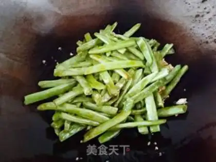 Make The garlic dry beans step 8