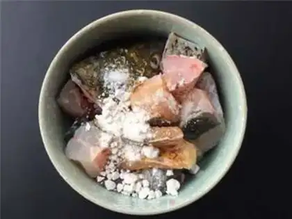 Make Pyramids dry fish step 1