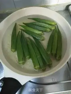 Make Autumn fried eggs step 1