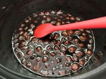Make Red tea, red sugar, pearl milk step 4
