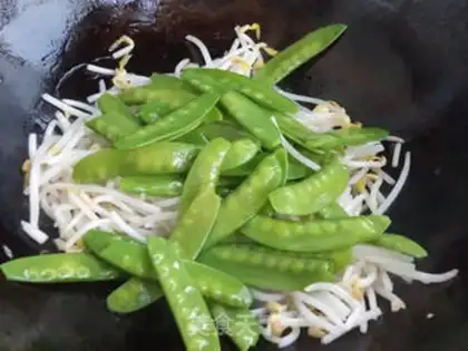 Make Bean sprouts and Dutch beans step 6