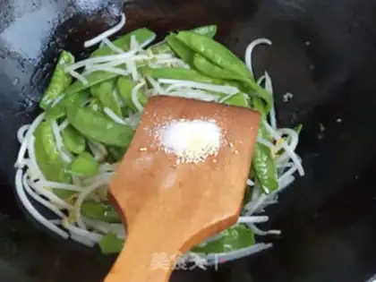 Make Bean sprouts and Dutch beans step 7