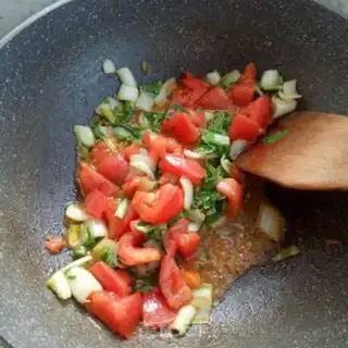 Make Tomato quick egg soup step 7