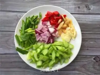 Make Celery peppers blow up squid step 1