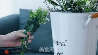 Make A flower ice bowl step 1