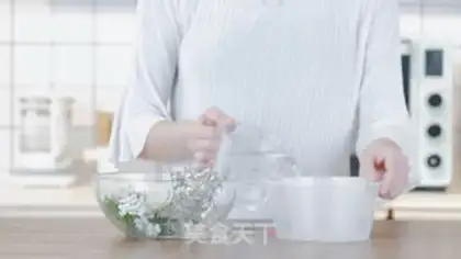 Make A flower ice bowl step 3