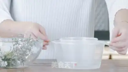 Make A flower ice bowl step 4