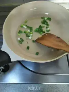Make Potato pepper fried eggs step 4