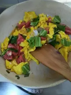 Make Potato pepper fried eggs step 7