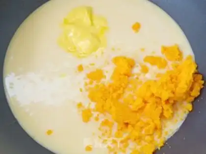 Make Gold and milk moon cakes step 4