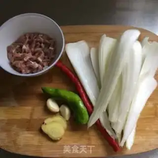 Make The cabbage is fried meat step 0