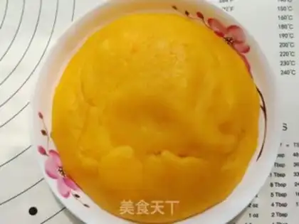 Make Gold and milk moon cakes step 5