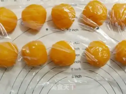 Make Gold and milk moon cakes step 6