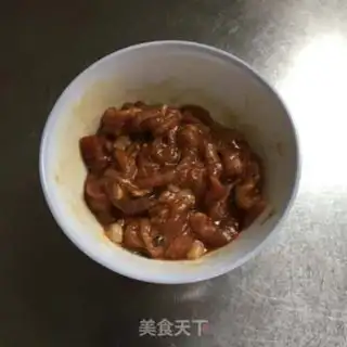 Make The cabbage is fried meat step 1
