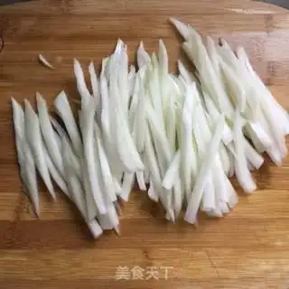 Make The cabbage is fried meat step 2