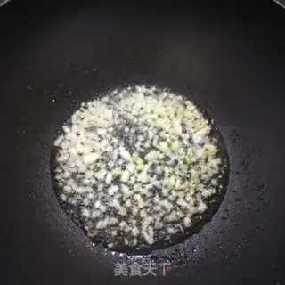 Make The cabbage is fried meat step 4