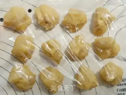Make Gold and milk moon cakes step 11
