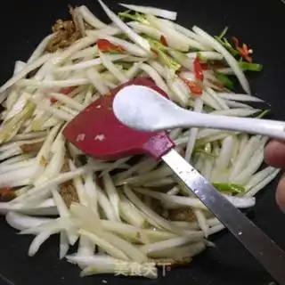 Make The cabbage is fried meat step 7