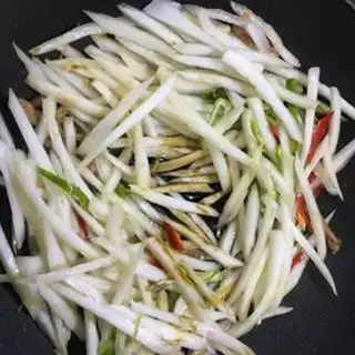 Make The cabbage is fried meat step 8
