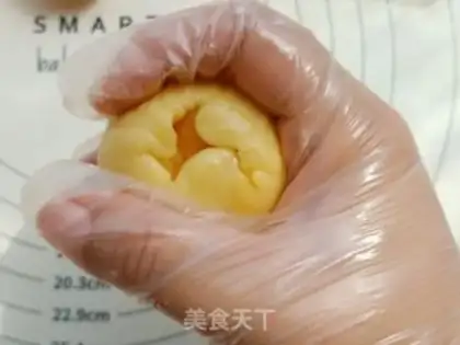 Make Gold and milk moon cakes step 13
