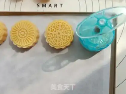 Make Gold and milk moon cakes step 15