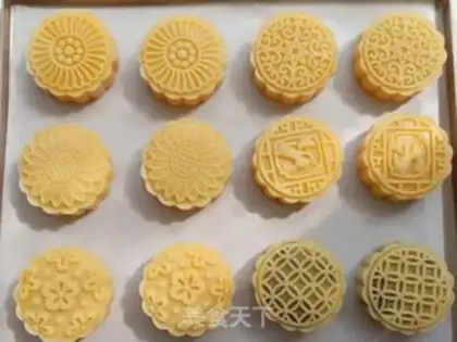 Make Gold and milk moon cakes step 16