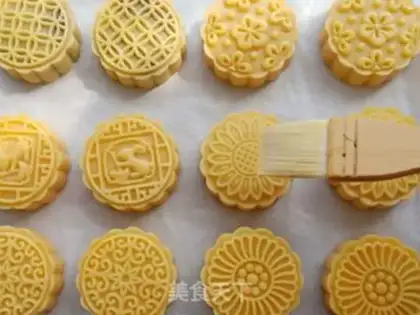 Make Gold and milk moon cakes step 17