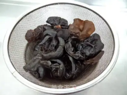Make Mulberry pork dumplings step 1