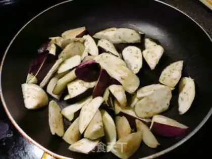 Make Mongol meat and eggplant step 1