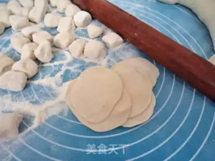 Make Mulberry pork dumplings step 5