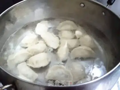 Make Mulberry pork dumplings step 7