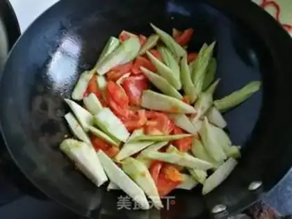 Make Tomato melon noodles step 2
