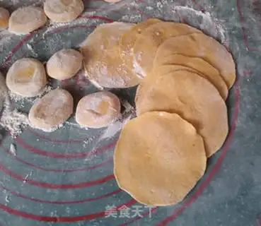 Make Maramite pork pumpkin dumplings step 9