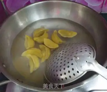 Make Maramite pork pumpkin dumplings step 12