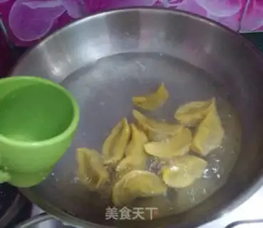Make Maramite pork pumpkin dumplings step 13
