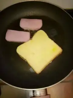 Make Toast egg step 1