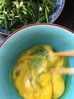 Make Fried eggs with moss step 2