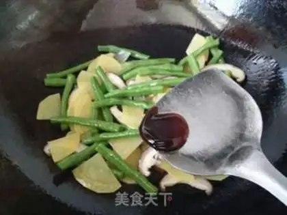 Make Bean-fruit fried potato chips step 8