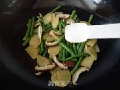 Make Bean-fruit fried potato chips step 9