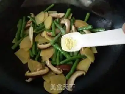 Make Bean-fruit fried potato chips step 10