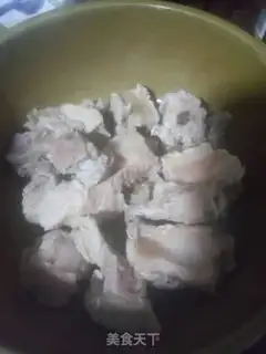Make Red mushroom ribs soup step 1