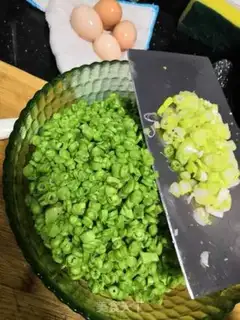 Make Bean-bean egg fan dumplings step 2