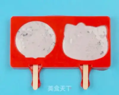 Make Blueberry popsicle step 2