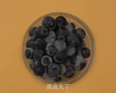 Make Blueberry popsicle step 4