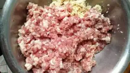 Make Traditional meatballs step 1