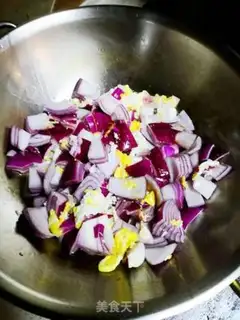 Make Onion-head fried eggs step 2