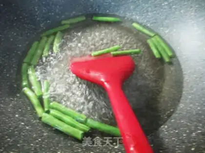 Make Plum green bean sprouts and rice powder step 1