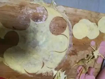 Make Eggs and roses step 1